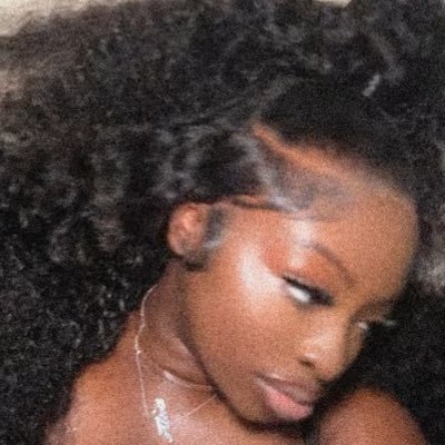 livvv1028's profile picture. 