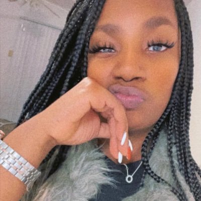 momsAreheros's profile picture. 