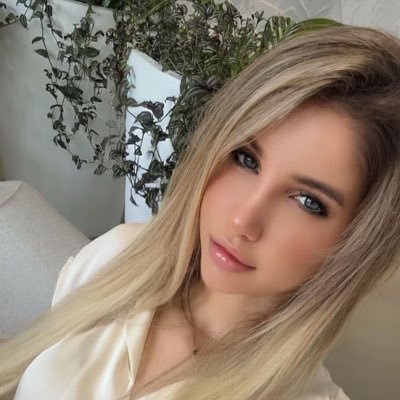 Alinalova4747's profile picture. 