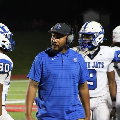 Coach_Woodsii's profile picture. God Fearing/ LB Coach Junction City Highschool/ US ARMY COMBAT VET 🪖/ ΚΑΨ #JUCOPRODUCT