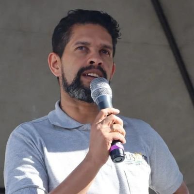 luisfercalle's profile picture. Sociólogo de provincia-Antioquia Colombia comprometido con el desarrollo humano, el buen vivir, la construcción de paz y derechos humanos. Opiniones personales
