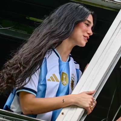 taylenaxlipa's profile picture. acá rompo las bolas con mis favs ✨