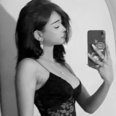 januaryllover's profile picture. if I let you in my circle you r a winner | #wlw