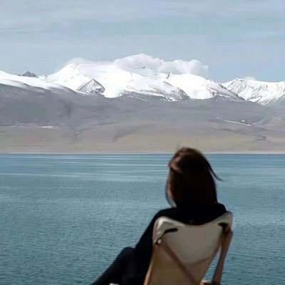 Z36432779's profile picture. I’m into sitcoms | movies | cats | music | Arabic poetry | meditation| languages🇪🇸🇦🇺