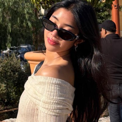 sophealaforteza's profile picture. Heart in the casket, you always knew it.