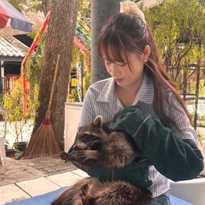 ploy_ananya1's profile picture. 