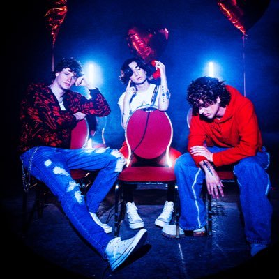 LakeDriveBand's profile picture. ✨barbed wire pop✨