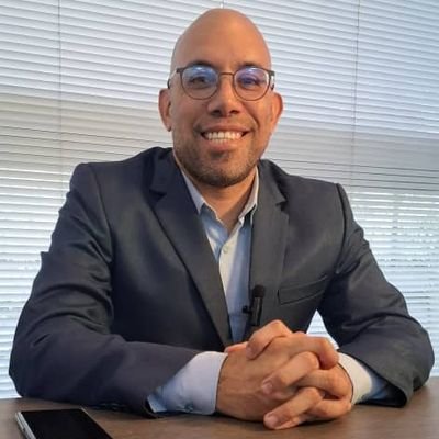 _RequenaJose's profile picture. Internacionalista (UCV).