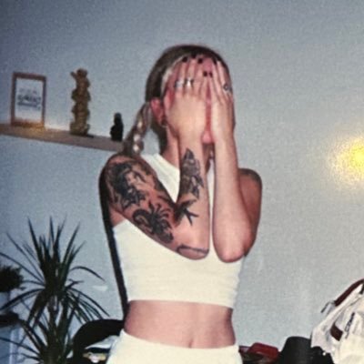 brinisneckdeep's profile picture. 