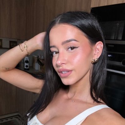 LaCaill77495490's profile picture. j’appartiens au couple @sterfourr ❤️ @FrenchCatfish en étant leur cocu 💋