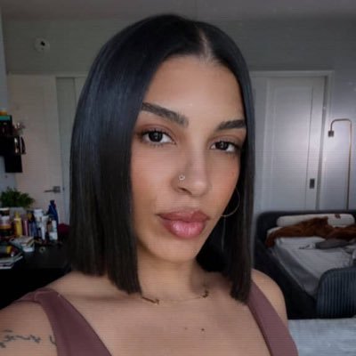 Daniellelam8799's profile picture. https://t.co/RBcNY8wMfW