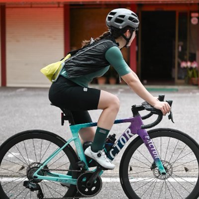 MoinuddinChist3's profile picture. ライディングが好き | 東京で自由を追い求める女性 🚴‍♀️
風を感じ、ペダルを踏む毎日 💨
挑戦と冒険が私のエネルギー 💪
東京の街を駆け抜け、どこへでも行ける 🌆
人生はライディング、ペダルは人生のリズム 🌟
お気に入りのライディングで、毎日を駆け抜ける💖