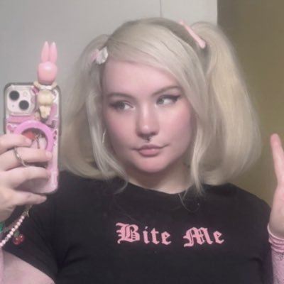 dicephalicdoll's profile picture. 25 • bi⚢ • ♐︎ • horror fanatic • music enthusiast • doll collector • tiffany valentine wannabe 🕸️🦇📼