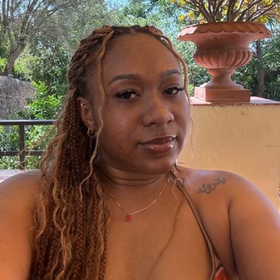 groovyarchives's profile picture. music nerd / creative / physical media lover 💿