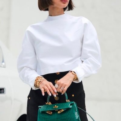 mamategami's profile picture. SNS起業家・フリーランスを卒業して0から数億円の法人事業をつくる方法🐣|年商数億×2社経営|2児の母|⏰時短| 個人累計売上100億円以上|🇺🇸外資系企業→起業| 👩🏻‍💻法人ビジネスのプロ| 💰主要取引先売上規模: 3兆円/9兆円/1000億円（全て直契約）