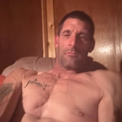 BiggeninUKriste's profile picture. looking for something to get in to