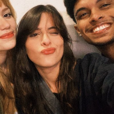 snpxtella's profile picture. “I wanna be defined by the things that I love”