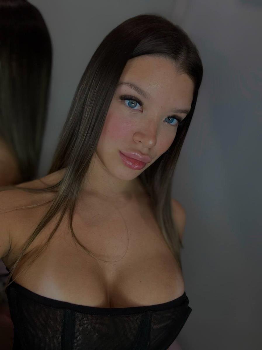 LaraIPFmd's profile picture. Fitness, fiction, and too much sarcasm 📖💪😏
follow me for the plot twist you didn’t expect 😉