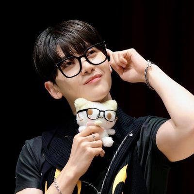 chwaeen_'s profile picture. i love jebewon and currently extremely shse/hwjh pilled

sometimes i post edits 🤲