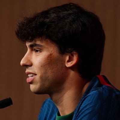 9rwt0's profile picture. أحببتك كوطن لا اريد الانتماء لغيره .