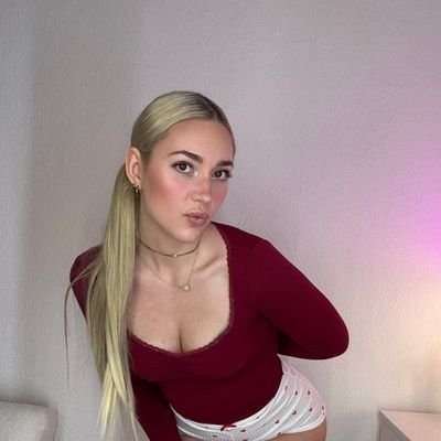 mommy_puppet001's profile picture. 🔥 Not your fantasy, your relapse.
😈 Gooning till the brain melts.