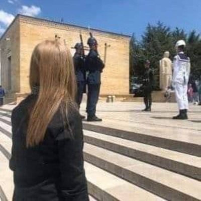 KadriyeHusrevAy's profile picture. 