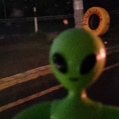 trap_hstry's profile picture. FROM ANOTHER PLANET 🪐 🥀