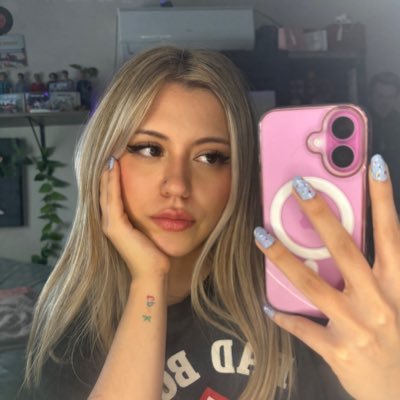 carmenazeneth's profile picture. soup, sex and sun salutations