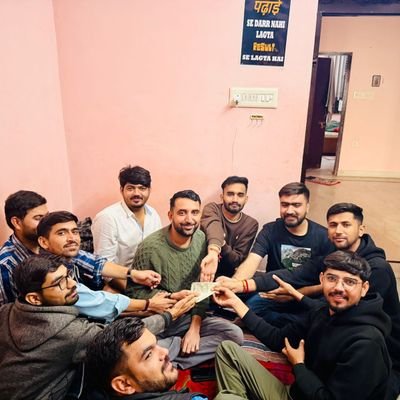 SHIVPRATAPGODA4's profile picture. मनुष्य अपने विश्वास से निर्मित होता है !!
आत्मविश्वास की कमी, क्षमता की कमी से ज्यादा ,सपनों को मारती है !!