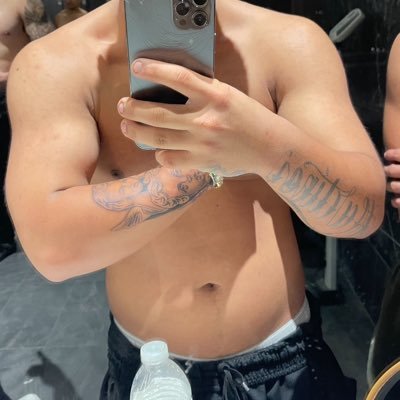 keepit1hunnidre's profile picture. 18+