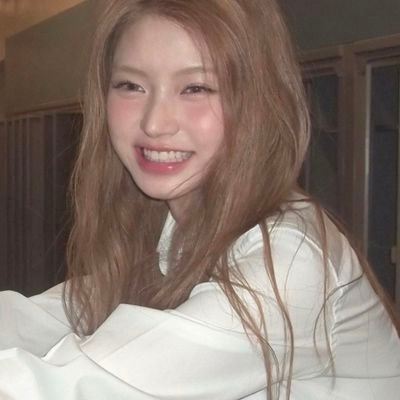 seacherous's profile picture. a mosaic of words swirl in circles. i think I'm relearning what it feels like to be home means.