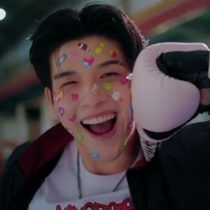 skynaniholyck's profile picture. 