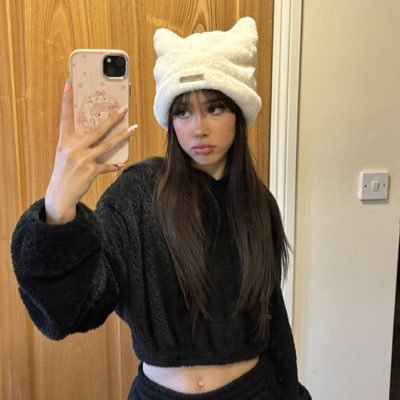 CutesyAnnnaaa's profile picture. singleee 💖😇