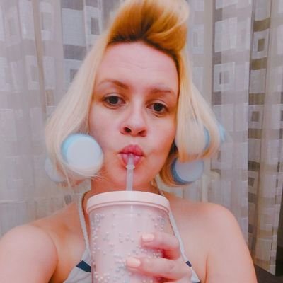 kreativnadama's profile picture. malo crtam, malo kuvam, malo gledam TV, malo se pravim pametna...