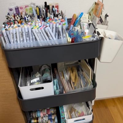 Zukkuda's profile picture. 昔から収集癖をこじらせています。文房具(特にペン)とシール、手帳、ノートがだいすき。 最近いまひとたびホットになってきたので垢をつくりました。 ゆるジャーナリング🖊️