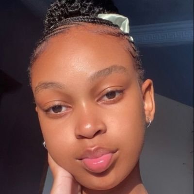 simthandilesis's profile picture. 🎀🫧 heart full of dreams. Joshua 1:9🤍.