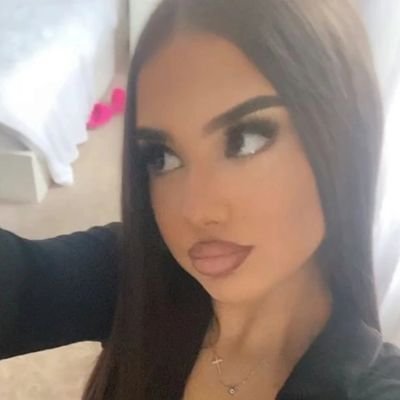 Shannonisurfav's profile picture. priv acc→@shannonsfans_                                              dm for menu Australia payid only