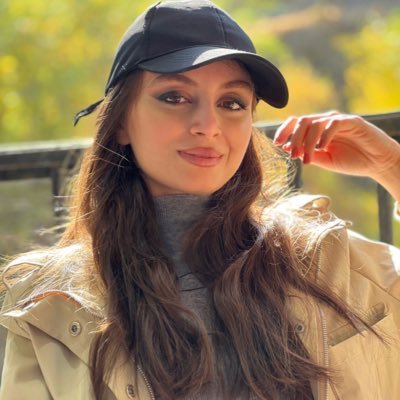 adyeshh's profile picture. سمت درست تاریخ