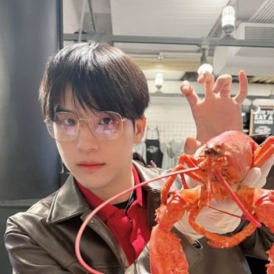 skyblue_skp's profile picture. (fan account) 🎀 เลี้ยงลูกอ้วมไปวันวัน 🛒🐻‍❄️ —— @skywongraveee —— ชอบพี่นิค้าบบบ @Hirunkit_ ♡ 🐶🐱 | ยัยนิ ไรอ้วม !