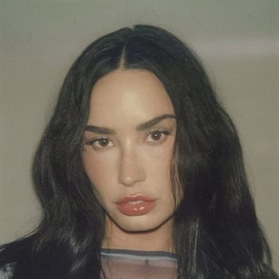 cutieflyx's profile picture. Ariana Grande Licks Donut And Declares, 'I Hate America!'