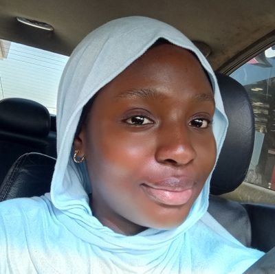 murii_zee's profile picture. Come with chocolates🙂