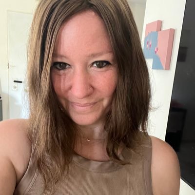 swedishkeren's profile picture. אף פעם לא הבטחתי לך גן של סביונים לעשות עליהם פו