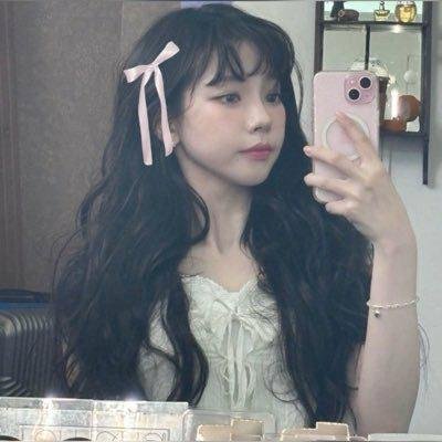 lovelyliayy's profile picture. Liay bantu tugas-tugasmuuu! (⁠ ⁠◜⁠‿⁠◝⁠ ⁠)⁠♡ |
💌 Word, PPT, Canva, Video Editing |
✏️ Poster, Makalah, Artikel, Powerpoint Animasi/Moprh, Grafis, Formatting