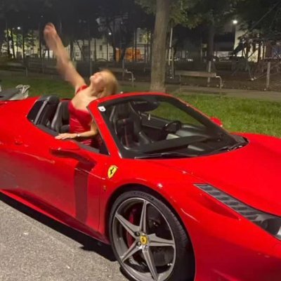 elle5268's profile picture. Spreading positive vibes to everyone.