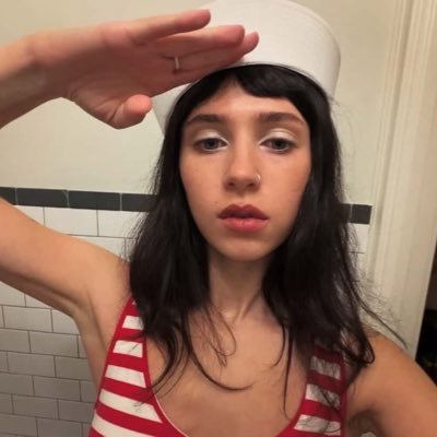 lullabytogo's profile picture. ¿Porqué te vas?