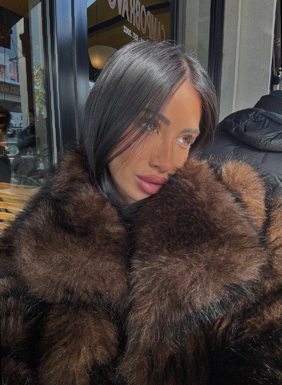 CarmenStefanes5's profile picture. i flirt with chaos, then tidy it