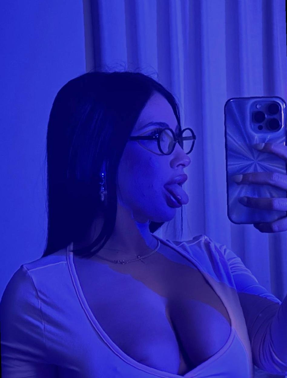 TiffanyAnnMoor1's profile picture. i do wonders, sometimes on purpose