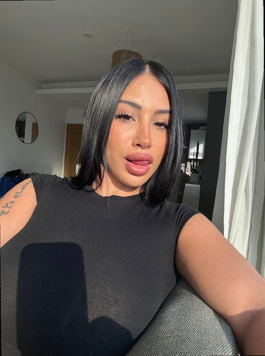 sasateacher's profile picture. i break rules gently, collect smiles