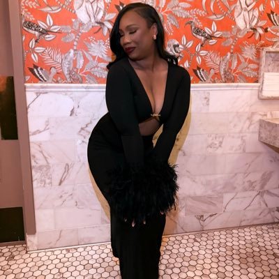 _chelless's profile picture. A story is only as good as the villain| Dog mom🐾