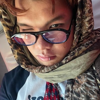 gabKr13l's profile picture. body progress at random tweets || Graphic Designer || 3rd yr BMMA student || IG @gab.oo._